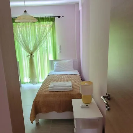 Lydia's 1 - Private Pool, Near Xylokastro Apartmán