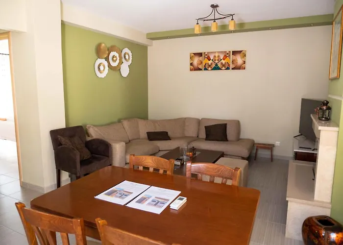 Lydia's 1 - Private Pool, Near Xylokastro Melíssion